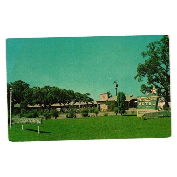 Vintage Sundown Motel Postcard Mt. Pleasant Texas AAA 1960s Collectible Ephemera - Picture 1 of 2